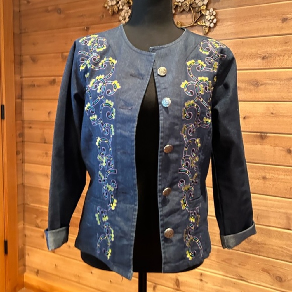Beautiful embroidered vintage Y2K denim jacket by Choices.